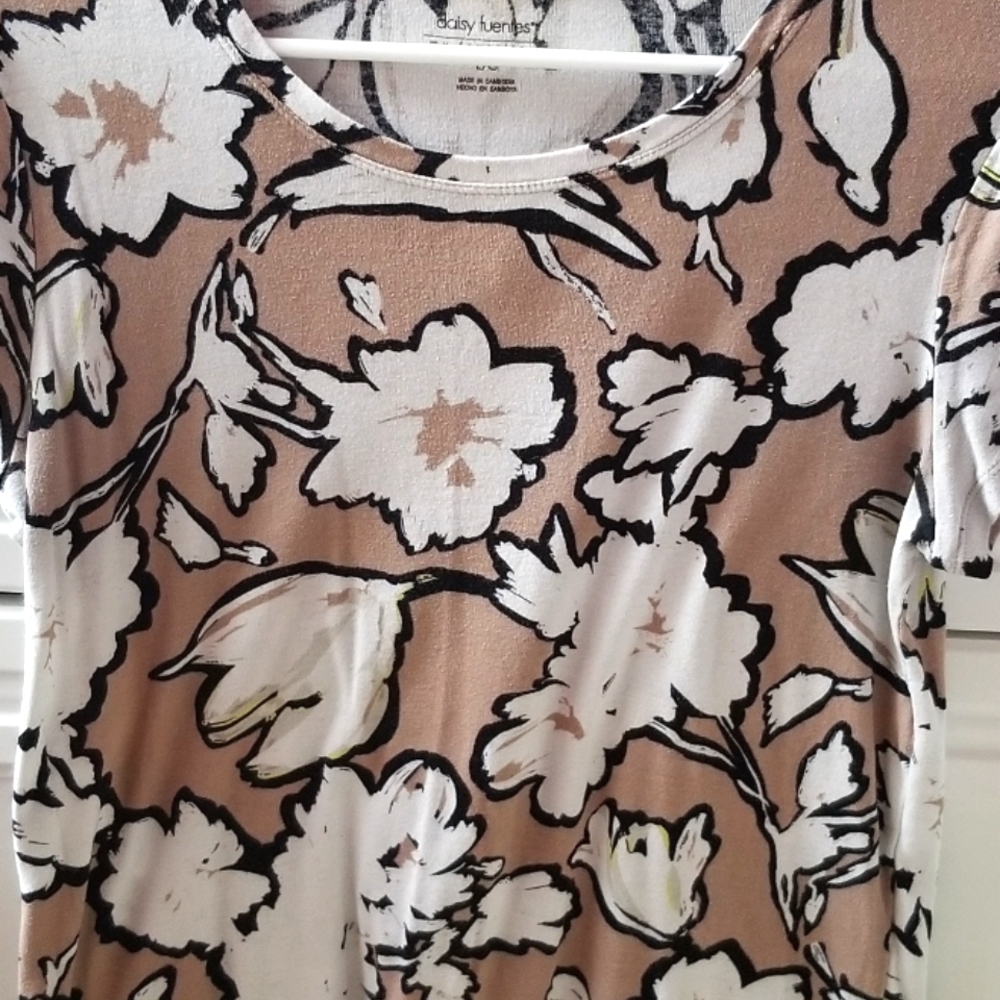 Daisy Fuentes Short Sleeve Tee